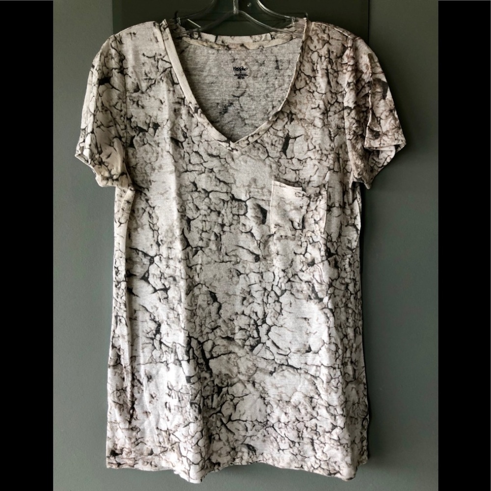 Marble look pocket tee
